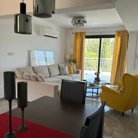 Luxury Apartment *