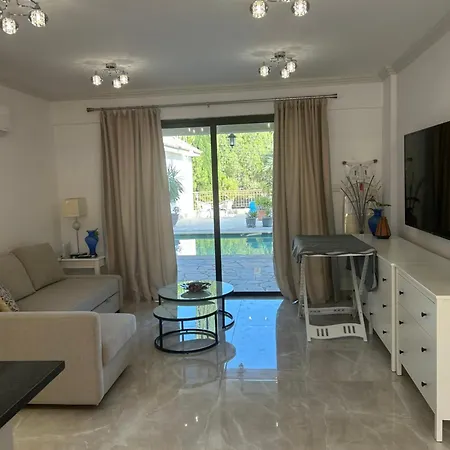 Luxury Apartment *